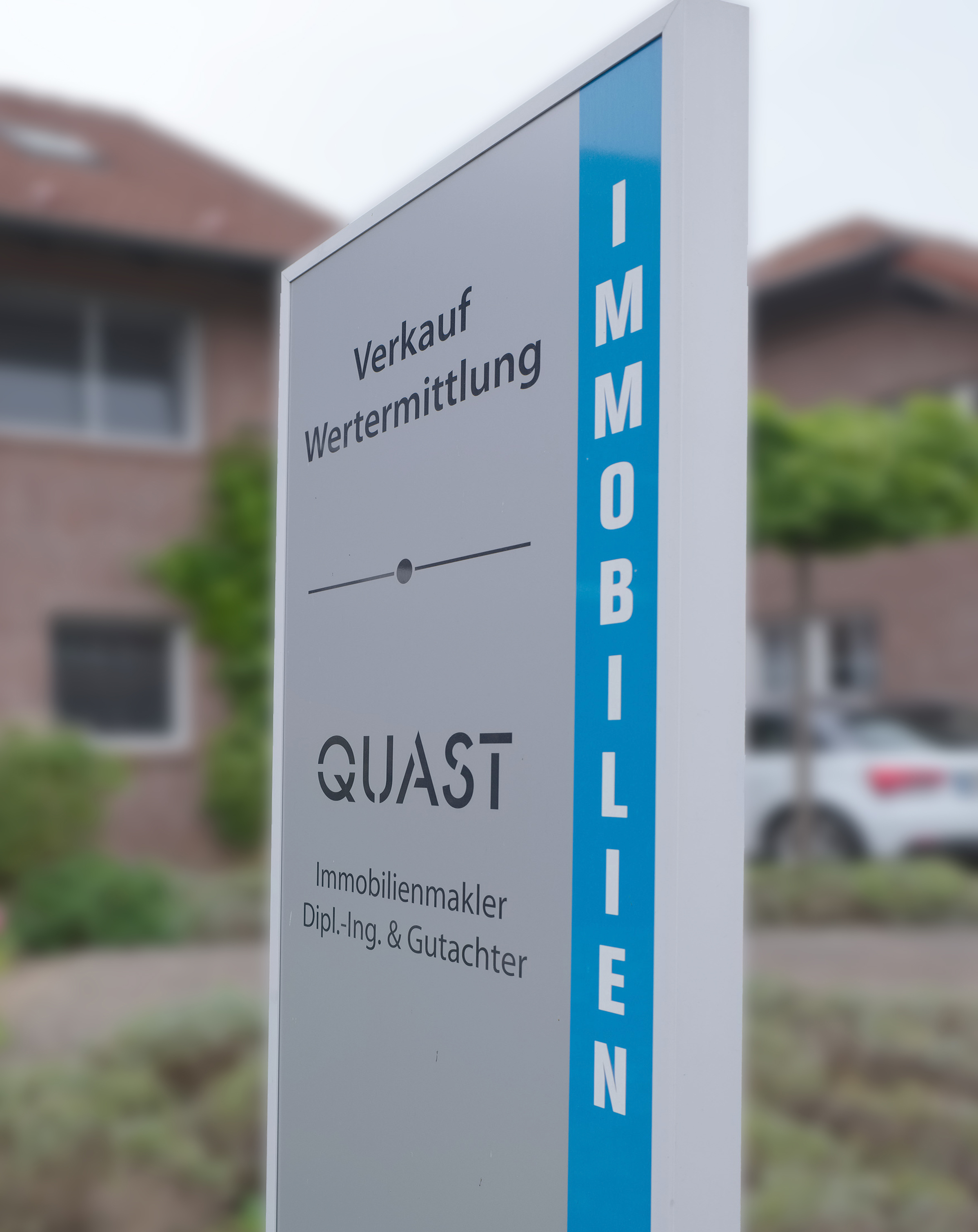 Aufsteller Immobilien Quast Image